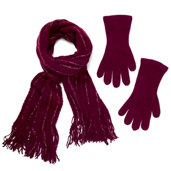 NEW YORK & COMPANY 2-PIECE CABLE KNIT SCARF & GLOVES - WHITE (NEW WITH TAGS) - Picture 2 of 3